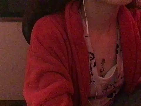 Snapshot of YumieCp chatting on 02.23.25 YumieCp online show from 02.23.25