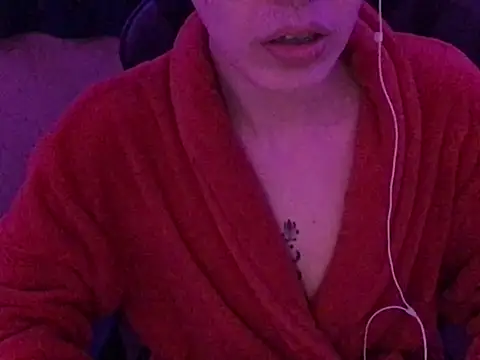 Snapshot of YumieCp chatting on 03.10.25 YumieCp online show from 03.10.25