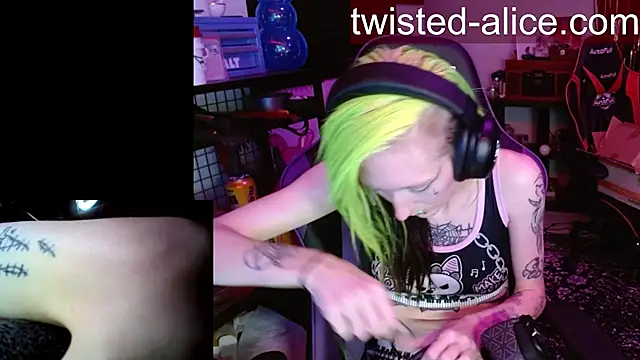 alicewonder09 online show from 04.12.26