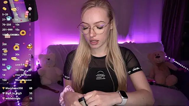 Snapshot of AmandaFiree chatting on 12.14.24 AmandaFiree online show from 12.14.24