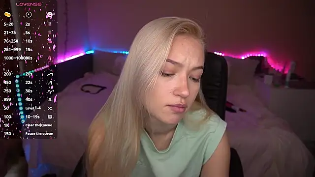 Snapshot of AmandaFiree chatting on 10.05.25 AmandaFiree online show from 10.05.25