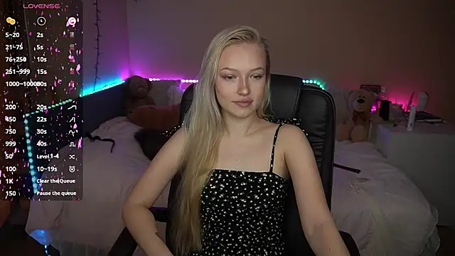 Snapshot of AmandaFiree chatting on 10.12.25 AmandaFiree online show from 10.12.25