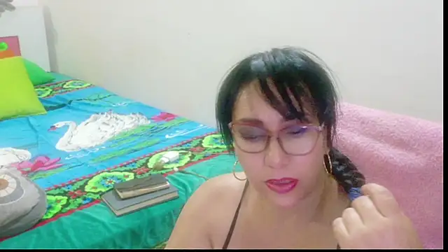 Snapshot of hottplay chatting on 07.16.26 hottplay online show from 07.16.26