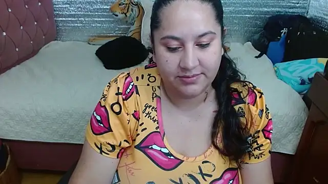 Snapshot of EMILY-NESSA chatting on 05.11.26 EMILY-NESSA online show from 05.11.26