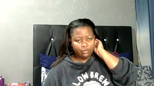 Snapshot of caramelbooty69 chatting on 07.06.26 caramelbooty69 online show from 07.06.26