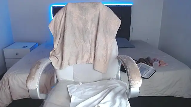 selena yourmilf online show from 01.13.26