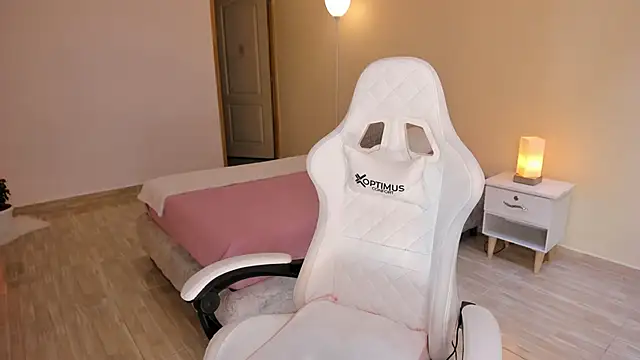 carleee winter online show from 03.05.25