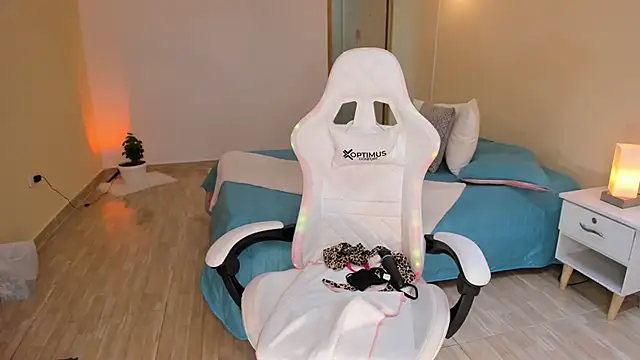 carleee winter online show from 03.08.25