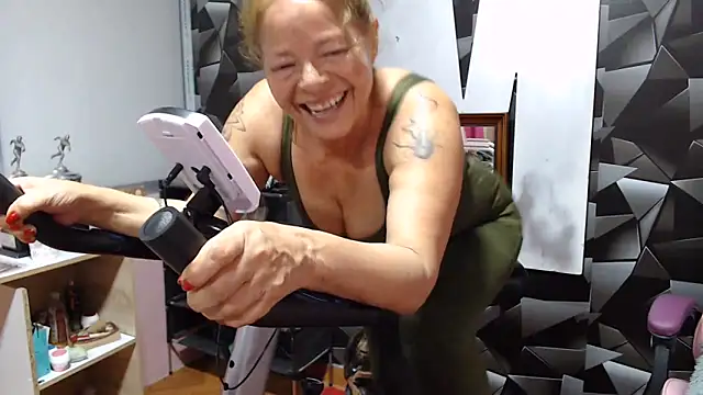 Snapshot of marinadenoche chatting on 06.23.26 marinadenoche online show from 06.23.26