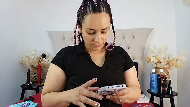 Snapshot of MIchelMomet chatting on 03.22.25 MIchelMomet online show from 03.22.25