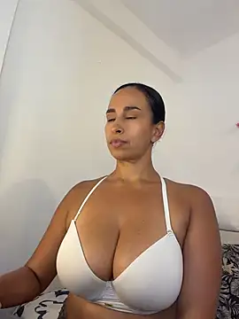 Snapshot of ThaliaGomex chatting on 06.22.26 ThaliaGomex online show from 06.22.26