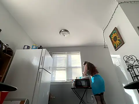 Snowbunnycake 131 online show from 10.28.25