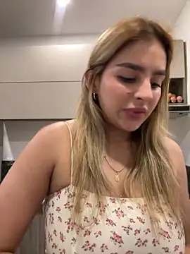 Snapshot of oriana_zoeee chatting on 01.07.25 oriana zoeee online show from 01.07.25