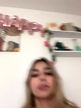 Snapshot of oriana_zoeee chatting on 11.11.25 oriana zoeee online show from 11.11.25