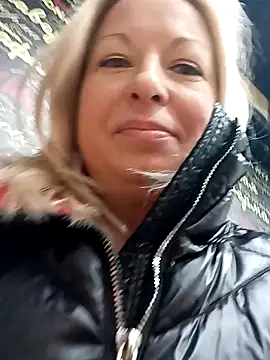 Snapshot of Arina_smiles chatting on 12.20.24 Arina smiles online show from 12.20.24