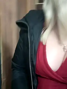Snapshot of Arina_smiles chatting on 12.27.24 Arina smiles online show from 12.27.24