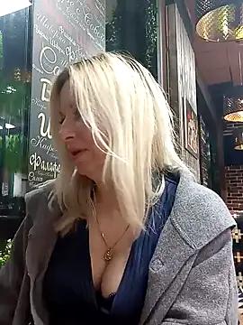 Snapshot of Arina_smiles chatting on 03.15.25 Arina smiles online show from 03.15.25