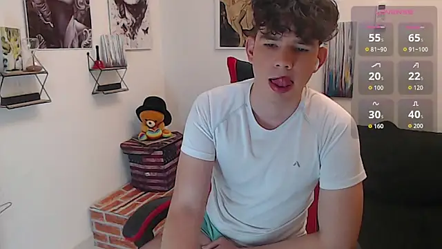 Snapshot of Oliverboy- chatting on 06.14.26 Oliverboy- online show from 06.14.26