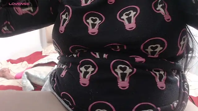 Snapshot of AmmyCollins chatting on 10.01.25 AmmyCollins online show from 10.01.25