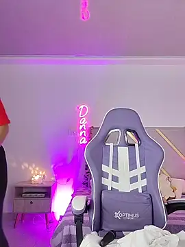 Snapshot of DannaBerry chatting on 02.19.26 DannaBerry online show from 02.19.26