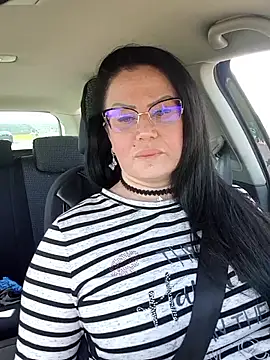 x  KHALEESI  x online show from 04.05.26