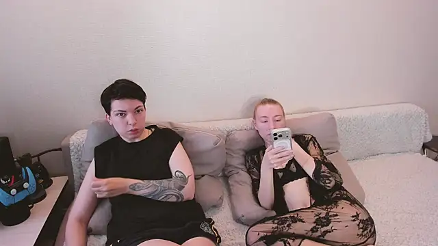Snapshot of secret_dreams__ chatting on 05.22.26 secret dreams online show from 05.22.26