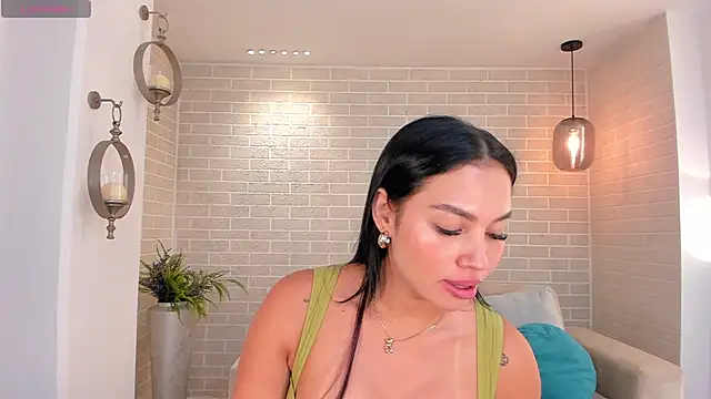MollyJones  online show from 05.07.26