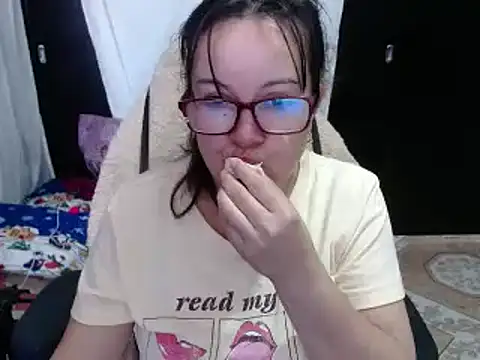 Snapshot of Sonialorens_ chatting on 12.10.24 Sonialorens  online show from 12.10.24