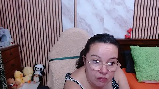 Snapshot of Sonialorens_ chatting on 10.13.25 Sonialorens  online show from 10.13.25