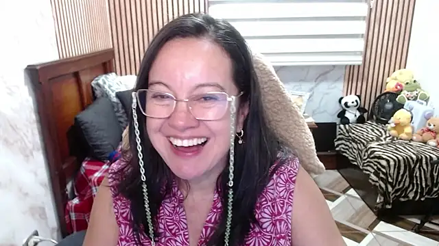 Snapshot of Sonialorens_ chatting on 04.18.26 Sonialorens online show from 04.18.26