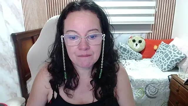Snapshot of Sonialorens_ chatting on 05.05.26 Sonialorens online show from 05.05.26