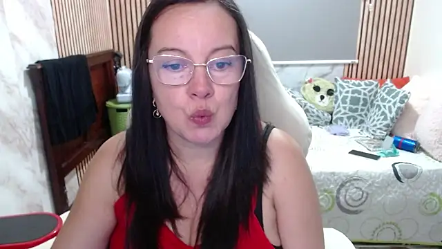 Snapshot of Sonialorens_ chatting on 05.14.26 Sonialorens online show from 05.14.26
