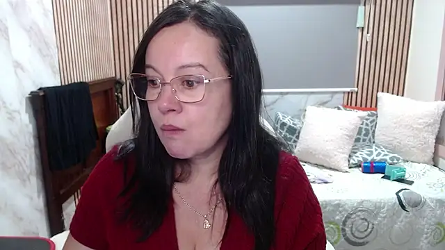Snapshot of Sonialorens_ chatting on 05.15.26 Sonialorens online show from 05.15.26