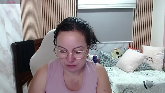 Snapshot of Sonialorens_ chatting on 05.20.26 Sonialorens online show from 05.20.26