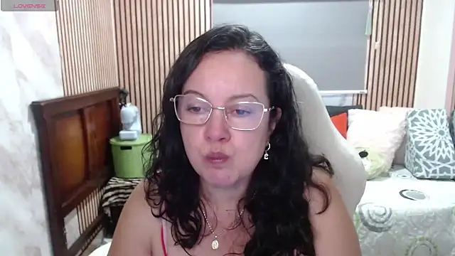 Snapshot of Sonialorens_ chatting on 05.26.26 Sonialorens online show from 05.26.26