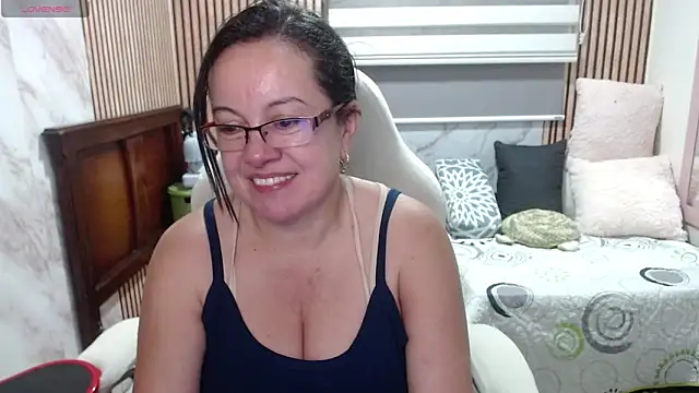 Snapshot of Sonialorens_ chatting on 06.07.26 Sonialorens online show from 06.07.26