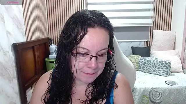 Snapshot of Sonialorens_ chatting on 06.08.26 Sonialorens online show from 06.08.26
