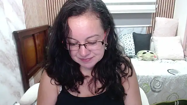 Snapshot of Sonialorens_ chatting on 06.10.26 Sonialorens online show from 06.10.26