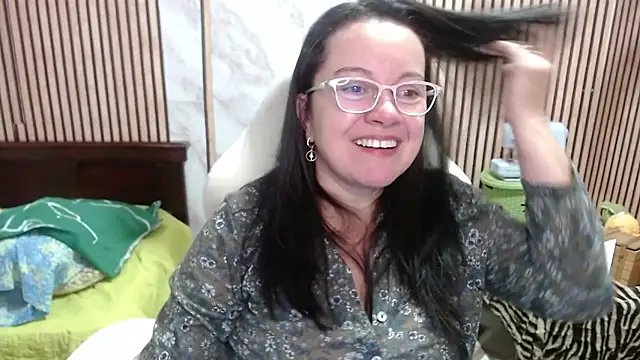 Snapshot of Sonialorens_ chatting on 06.18.26 Sonialorens online show from 06.18.26