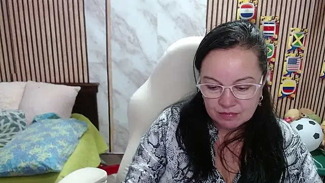 Snapshot of Sonialorens_ chatting on 06.21.26 Sonialorens online show from 06.21.26