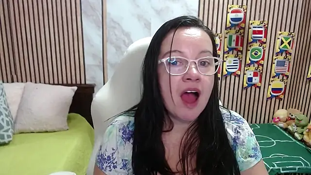 Snapshot of Sonialorens_ chatting on 06.22.26 Sonialorens online show from 06.22.26
