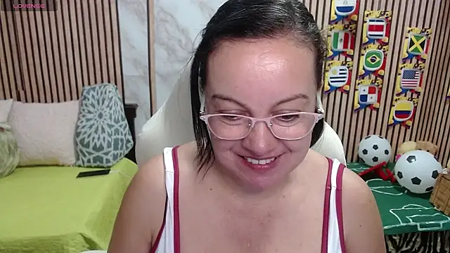 Snapshot of Sonialorens_ chatting on 06.29.26 Sonialorens online show from 06.29.26