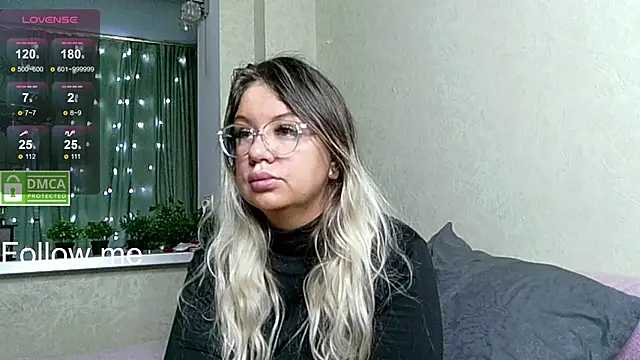 Snapshot of elven_dreams_ chatting on 12.02.25 elven dreams online show from 12.02.25