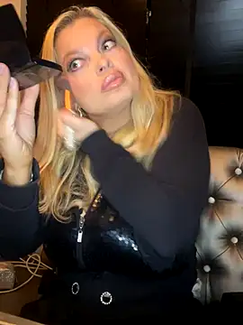 Lisavontease online show from 10.12.25