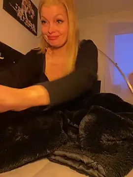 Snapshot of Lisavontease chatting on 03.29.26 Lisavontease online show from 03.29.26
