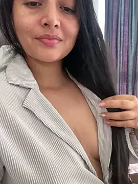 Snapshot of vellaAngel chatting on 12.15.24 vellaAngel online show from 12.15.24