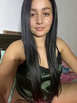 Snapshot of vellaAngel chatting on 12.21.24 vellaAngel online show from 12.21.24