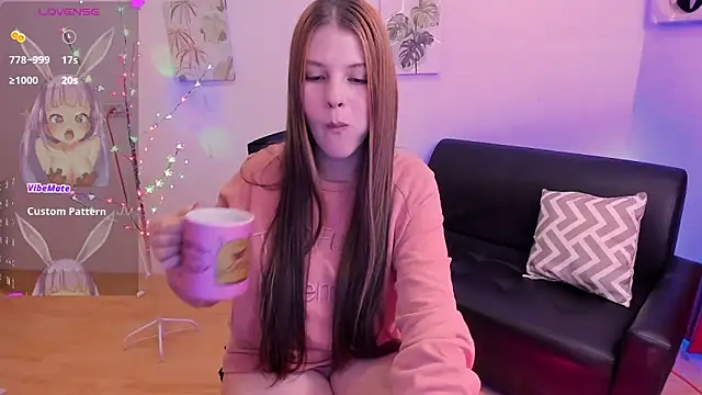 Snapshot of MillySandlerr chatting on 02.20.25 MillySandlerr online show from 02.20.25