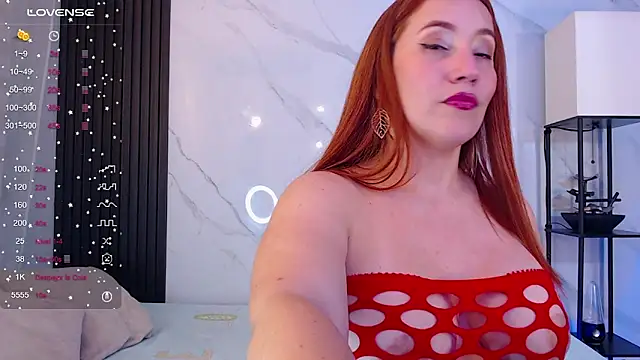Snapshot of hotpawgmilf chatting on 02.25.25 hotpawgmilf online show from 02.25.25