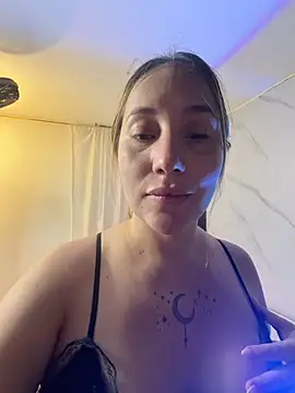 Snapshot of hotpawgmilf chatting on 05.28.26 hotpawgmilf online show from 05.28.26